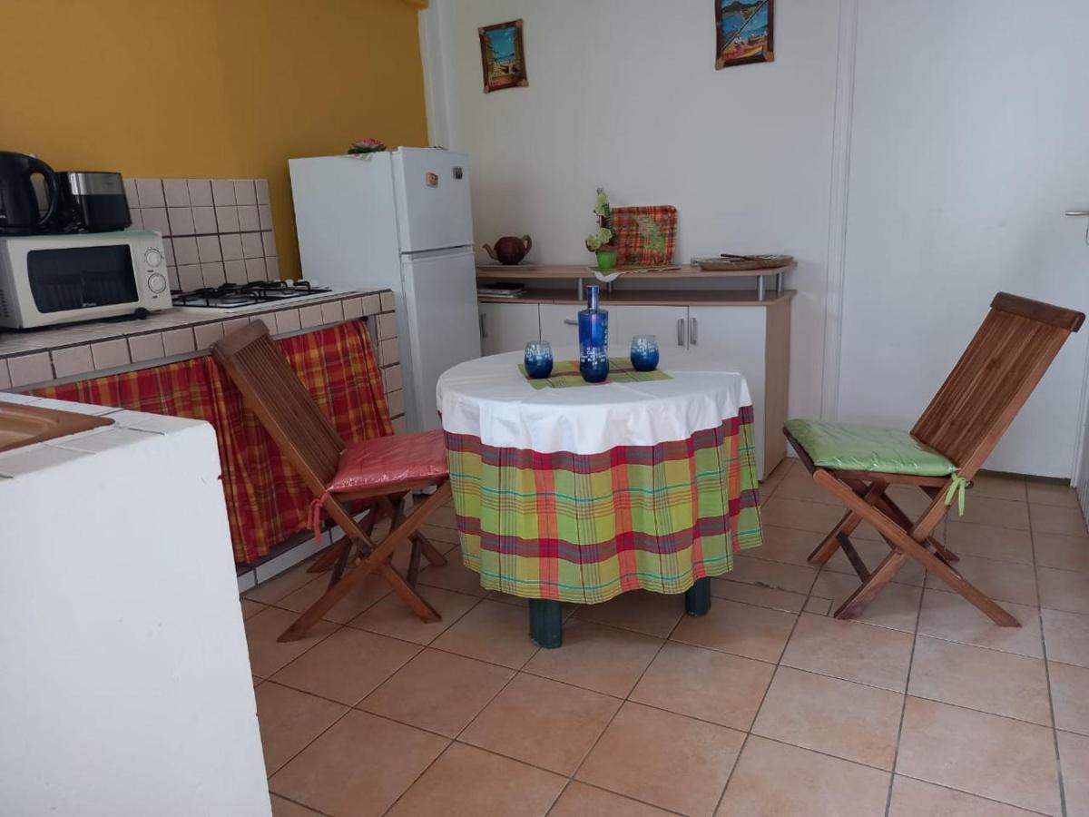 Petit Appartement Cosy Pres Des Plages Sainte-Anne Exterior foto